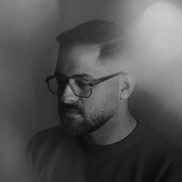 Vaheed Abbasi- Mobile and Travel