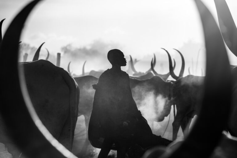 Silhouettes of Mundari