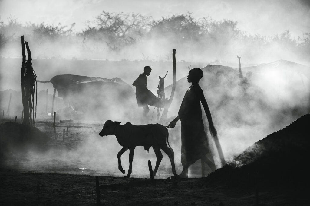 Silhouettes of Mundari