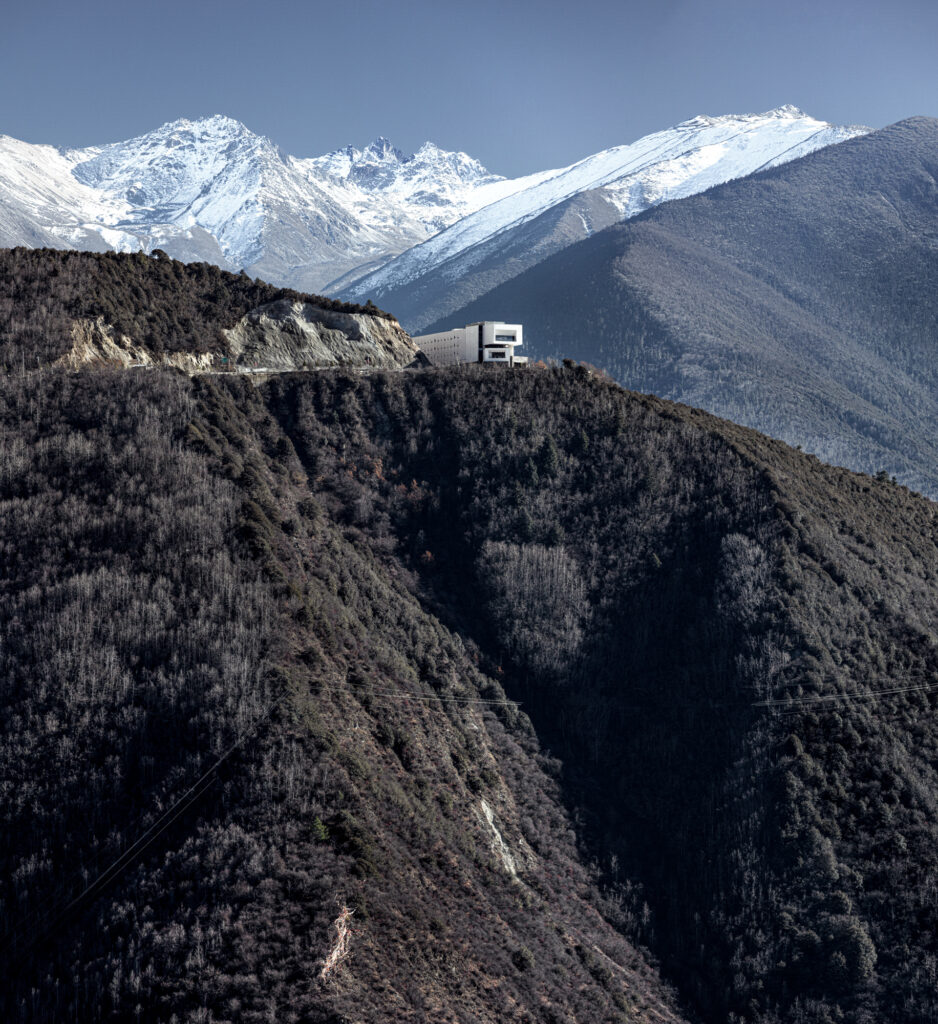 The Poodom Deqin Meri Hotel