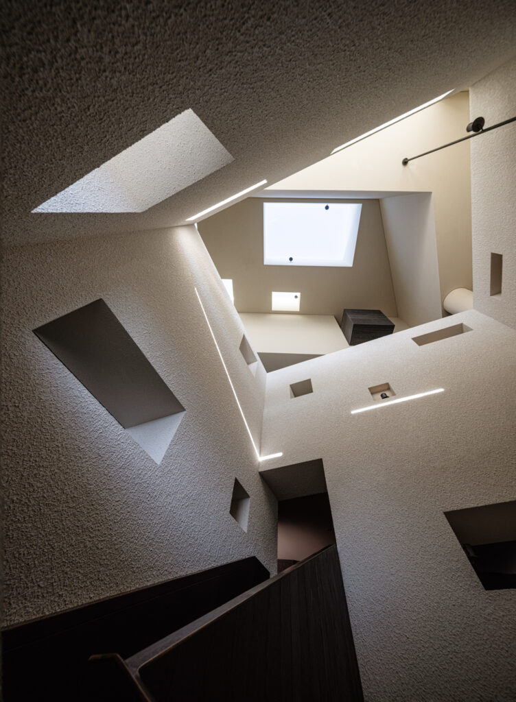 The Poodom Deqin Meri Hotel